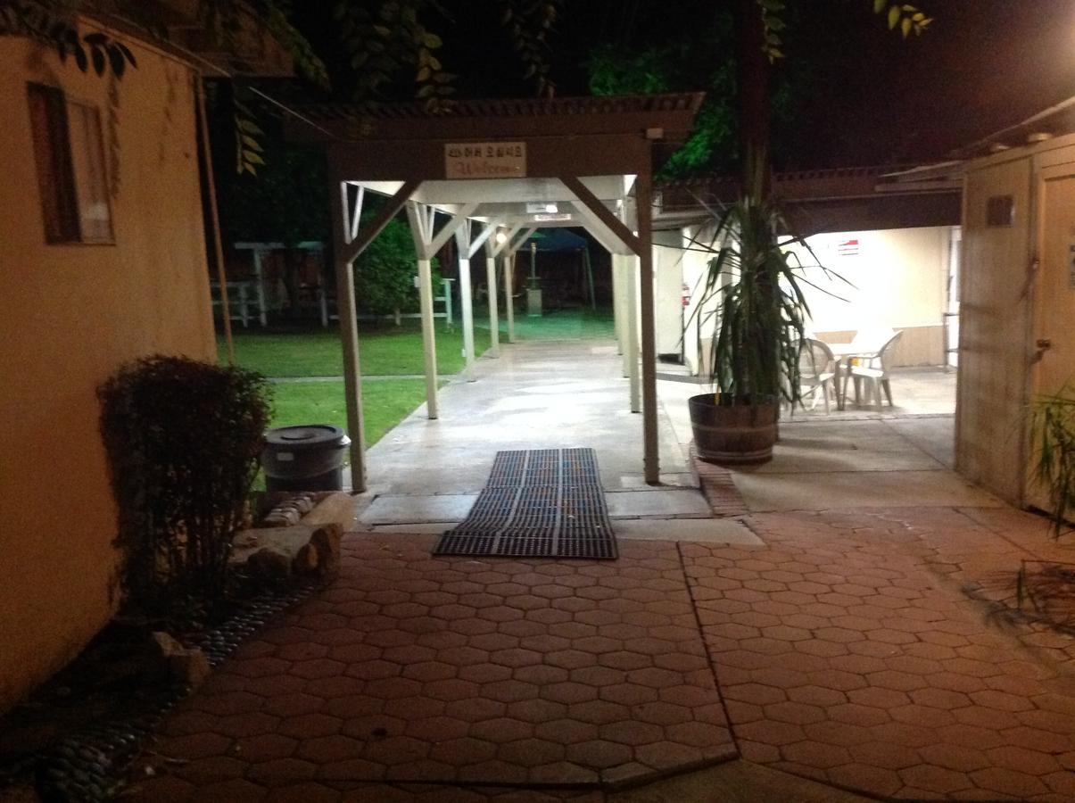 Elsinore Hotsprings Motel レイクエルシノア エクステリア 写真