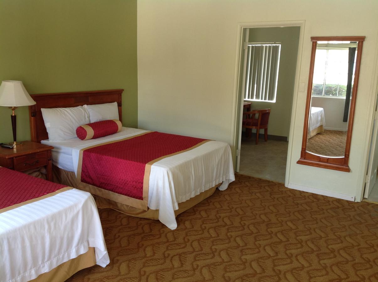 Elsinore Hotsprings Motel レイクエルシノア エクステリア 写真