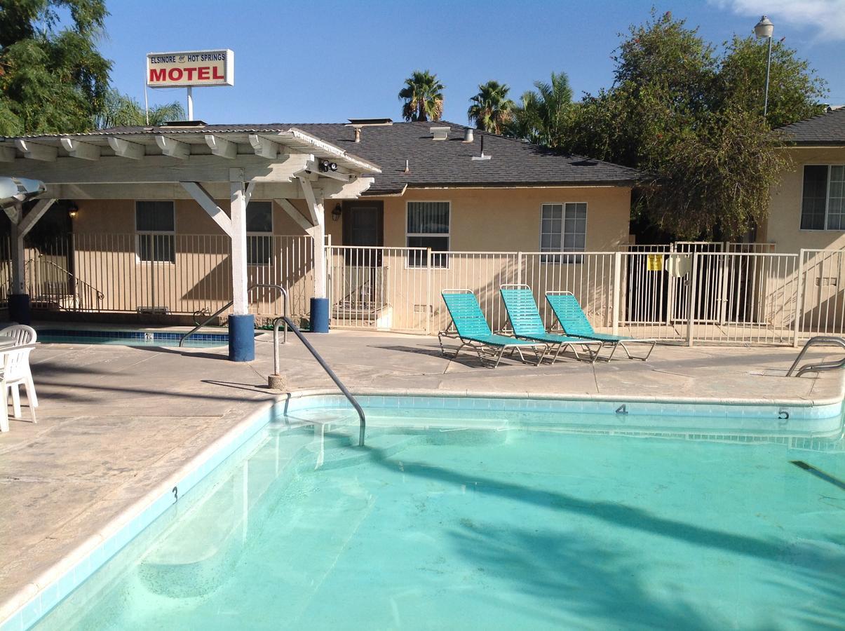 Elsinore Hotsprings Motel レイクエルシノア エクステリア 写真